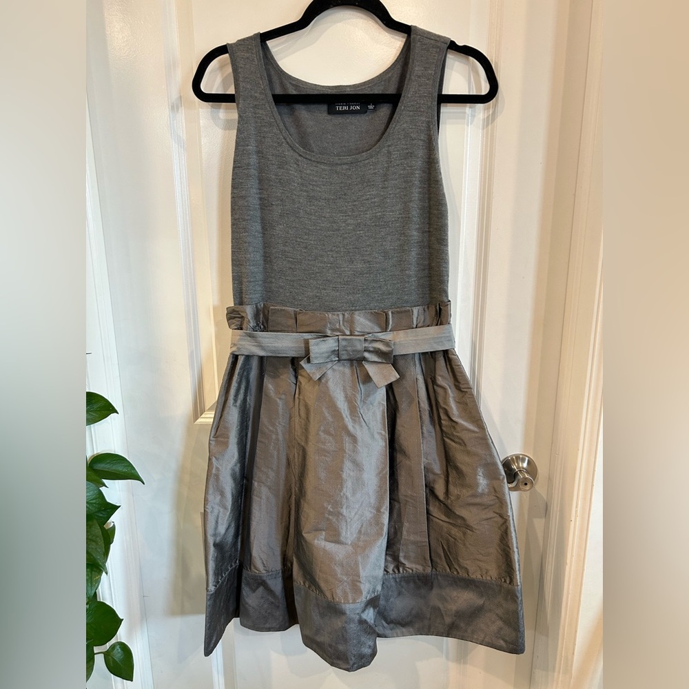 Teri Jon Grey Sleevless Silk and Wool Formal Dress Women’s Size 6‎
